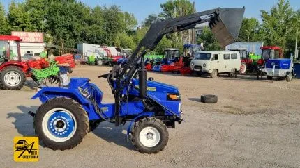 Минитрактор Русич Т-25 с фронтальным погрузчиком